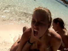 18 ans, Anal, Blonde, Faciale, De plein air, Piercing, Public, Plan cul à trois