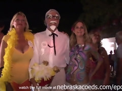 Lul, Flashing, Groepseks, Vriendin, Reusachtig, Naakt, Tiener, Tieten likken