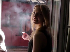 18, 素人, 美女, 指いじり, なめる, オマンコ, 喫煙, ティーン