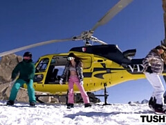 69 negenenzestig, Kont naar mond, 1 man 2 vrouwen, Handbeurt, Likken, Kut duiken, Tatoeage, Trio