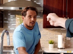 Grosse bite, Blonde, Femme couguar, Cocu, Gorge profonde, Branlette thaïlandaise, Hd, Jarretelles