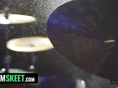 18 jaar, Kont, Diep in de keel, Hondjeshouding, Gezin, Natuurlijke tieten, Trio, Tieten likken