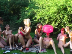 Rubia, Morena, Grupo, Hd, Masturbación, Al aire libre, Adolescente, Juguetes