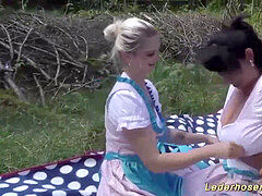 Wohlbeleibte schöne frauen, Extrem, Deutsch, Gruppe, Küssen, Orgie, Im freien, Realität