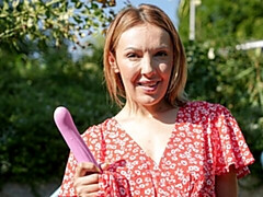 Большая жопа, Большие сиськи, Платье, Пальцем, На природе, Короткая стрижка, Стриптизерша, Молоденькие