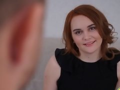 デカ尻, フェラチオ, 手コキする, 赤毛, 剃毛, ストッキング, ティーン, オッパイの