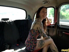 デカ尻, フェラチオ, 車, バック, ハードコア, アウトドア, 赤毛, 剃毛