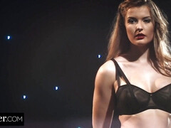 Audition, Gros seins, Blonde, Sucer une bite, En levrette, Faciale, Hd, Fessée