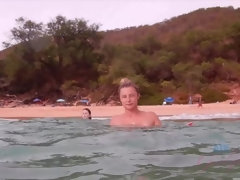 Amateur, Plage, Petite amie, Masturbation, Nue, Pov, Public, Fumer