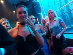 Schwarz, Braunhaarige, Küssen, Lesbisch, Masturbation, Orgie, Schüchtern, Nass