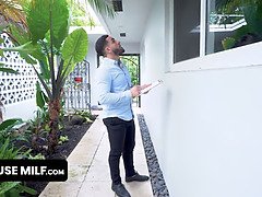 Homme nu et filles habillées, Éjaculer dans la bouche, Cuisine, Léchez, Maigrichonne, Belle mère, Adolescente, Nénés