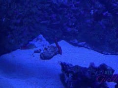 フェラチオ, 指いじり, 露出狂, 足コキ, 彼女, オナニー, オーガズム, 喫煙