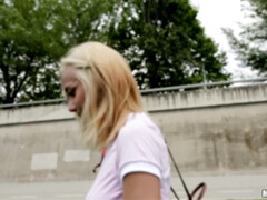 Enthousiasteling, Kont, Blond, Lul, Europees, Geld, Buiten, Openbaar