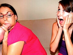 Блондинки, Сперма во рту, Семяизвержение, Две девушки, Очки, Лизание, Тощие, Втроем