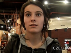 Amateur, Incroyable, Salle de bains, Sucer une bite, Brunette brune, Doigter, Fait maison, Adolescente