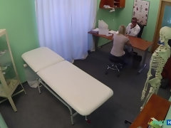 Leie, Blasen, Arzt, Fingern, Büro, Pov, Muschi, Uniform