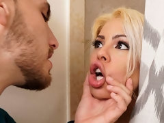 Badkamer, Grote kont, Zwart, Blond, Pijpbeurt, Interraciaal, Moeder die ik wil neuken, Geschoren