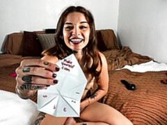 Doigter, Branlette thaïlandaise, Masturbation, Rasée, Solo, Tatouage, Adolescente, Jouets
