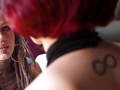 18, デカパイ, 指いじり, レズビアン, なめる, 剃毛, ガリガリ, オッパイの