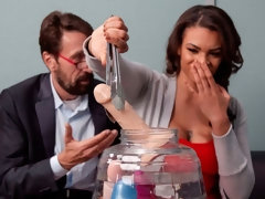 Gros cul, Sucer une bite, Brunette brune, En levrette, Doigter, Interracial, Mère que j'aimerais baiser, Tatouage