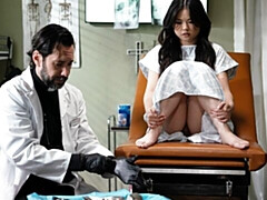 18 jahre, Fingern, Interrassisch, Küssen, Lesbisch, Lingerie, Masturbation, Rasiert