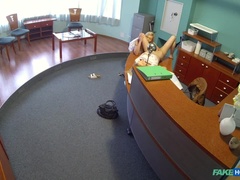 Любители, Минет, Кончили внутрь, Доктор, Пальцем, В офисе, Униформа, Подглядывание