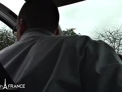 In den arsch, Tussi, Grosse titten, Braunhaarige, Handjob, Reif, Jungendliche (18+), Titten