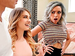 Blonde, Sucer une bite, En levrette, Branlette thaïlandaise, Embrassement, Rasée, Adolescente, Nénés