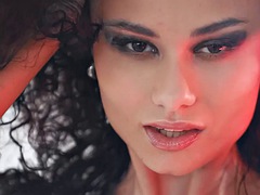 Layla Balan New Face 5 Minutes