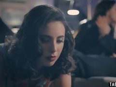 Sucer une bite, Brunette brune, Hard, Latex, Mère que j'aimerais baiser, Actrice du porno, Tabou, Plan cul à trois