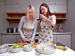 In den arsch, Bisexuell, Blondine, Blasen, Hardcore, Selbstgemacht, Pov, Flotter dreier