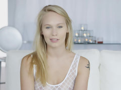 Gros cul, Noire, Blonde, Queue, Bâillonner, Timide, Adolescente, Mouillée