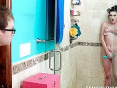 Arsch, Blasen, Braunhaarige, Frau frau mann, Fingern, Lecken, Rasiert, Flotter dreier