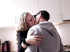 18 años, Culo grande, Verga grande, Tetas grandes, Mamada, Estilo perrito, Flaco, Adolescente