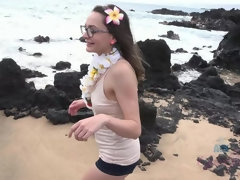 Playa, Morena, Al aire libre, Pov, Público, Tetas, Voyeur, Mojado