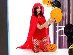 Schlafzimmer, Braunhaarige, Masturbation, Rasiert, Dürr, Solo, Strümpfe, Entkleiden