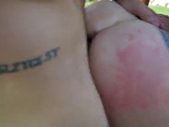 Anal, Bikini, Morena, Penetracion con dedos, Sexo duro, Al aire libre, Tatuaje, Trio