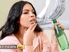 Anal, Gros seins, Sucer une bite, Fille latino, Léchez, Mère que j'aimerais baiser, Chatte, Plan cul à trois