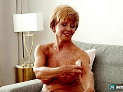 Grosse titten, Fingern, Masturbation, Reif, Milf, Nackt, Kurzes haar, Solo