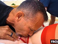 Grosse bite, Bondage, Faciale, Homme homme femme, Chatte, Chevaucher, Plan cul à trois, Mouillée