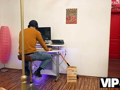 Vip4k. your grandpa does it better, idiot!