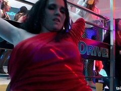 Gros cul, Gros seins, Plantureuse, Hard, Seins naturels, Orgie, Nénés