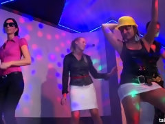 衣服着たままセックス, ダンス, 人形, 異人種間, オージー, ポルノスター, スインガー, 濡れ