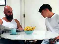 デカパイ, 茶髪の, チェコ, 爸, 彼女, 巨大, 自然山雀, 叫ぶ