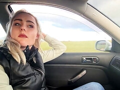 18 jahre, Tussi, Auto, Nahaufnahme, Sperma im mund, Öffentlich, Verführt, Schlucken