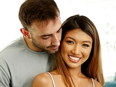 Chambre à dormir, Sucer une bite, En levrette, Interracial, Léchez, Seins naturels, Maigrichonne, Nénés