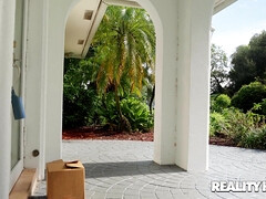 Gros seins, Blonde, En levrette, Branlette thaïlandaise, Hard, Interracial, Léchez, Tatouage