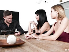 Grote kont, Grote lul, Pijpbeurt, Hondjeshouding, 1 man 2 vrouwen, Hardcore, Kantoor