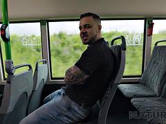 Большой член, Минет, Брюнетки, Секс без цензуры, Лизание, Зрелые, На публике, Бритые