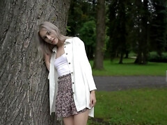 Juicy blonde Carolina Sun flashes pussy in the park